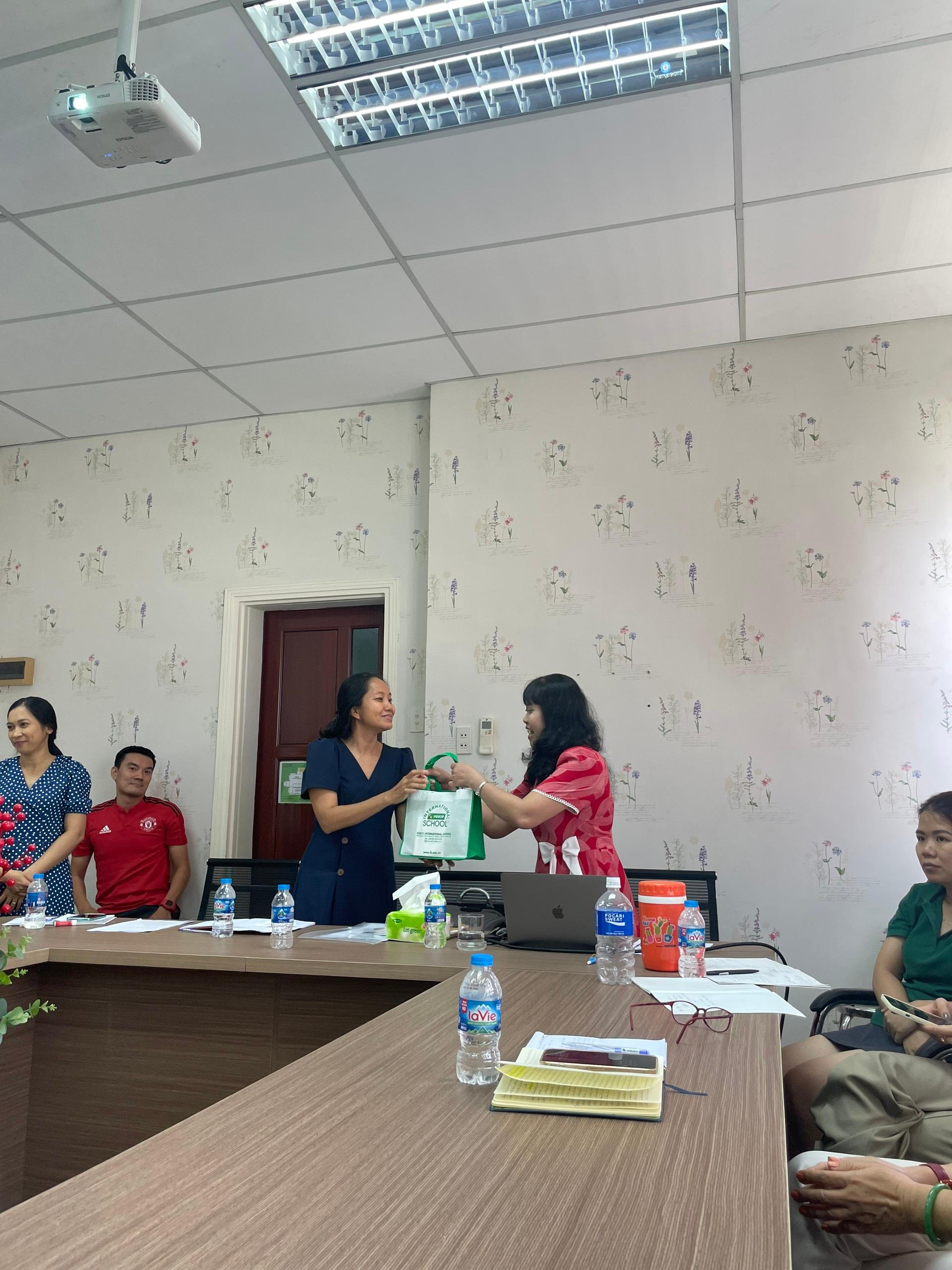 TẬP HUẤN KỸ NĂNG GIAO TIẾP & KIỂM SOÁT CẢM XÚC