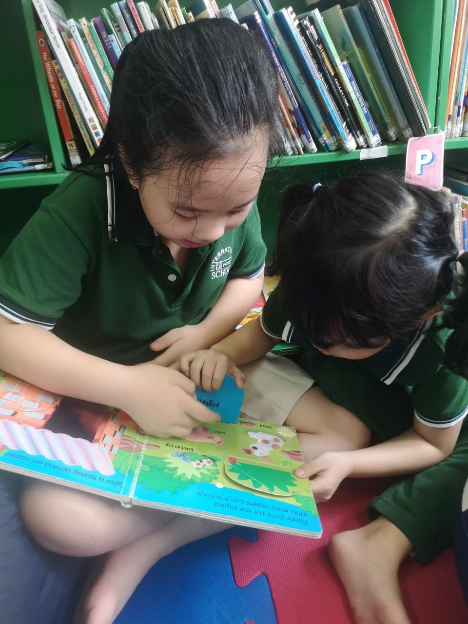 Sự kiện "Đôi bạn Đọc sách" trong Tháng Văn Học